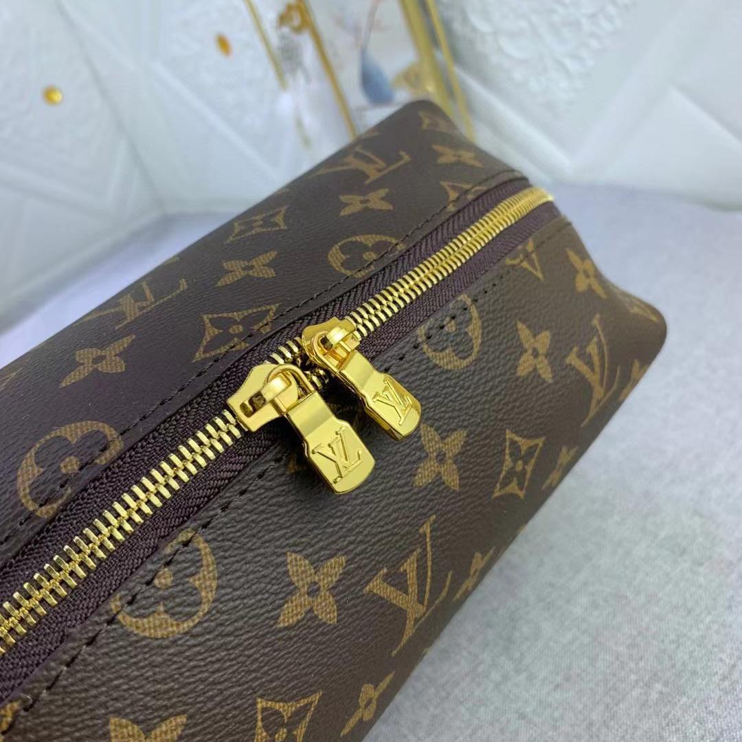 Louis Vuitton Cosmetic Pouch (27-18-9CM)      - DopestKickz