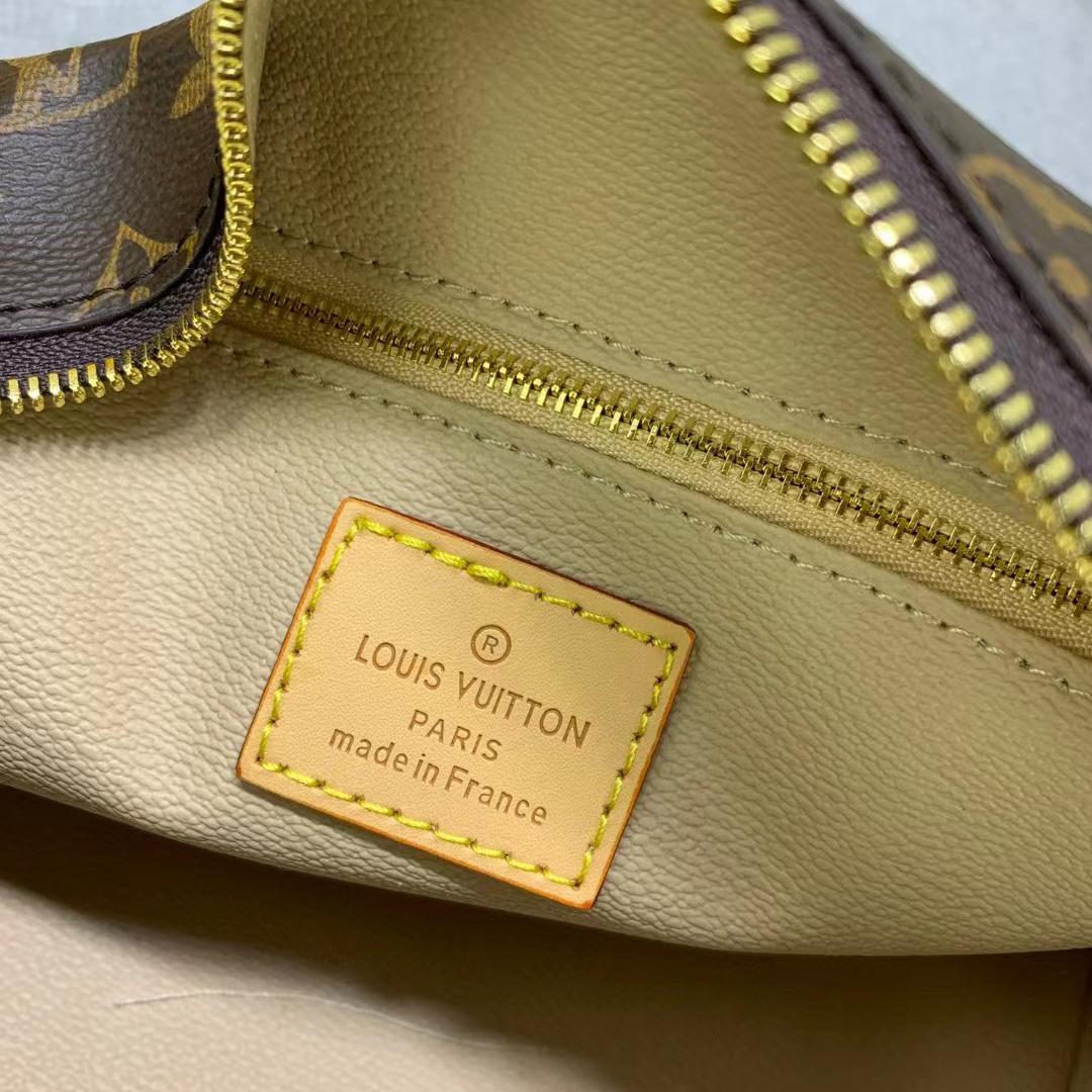 Louis Vuitton Cosmetic Pouch (27-18-9CM)      - DopestKickz