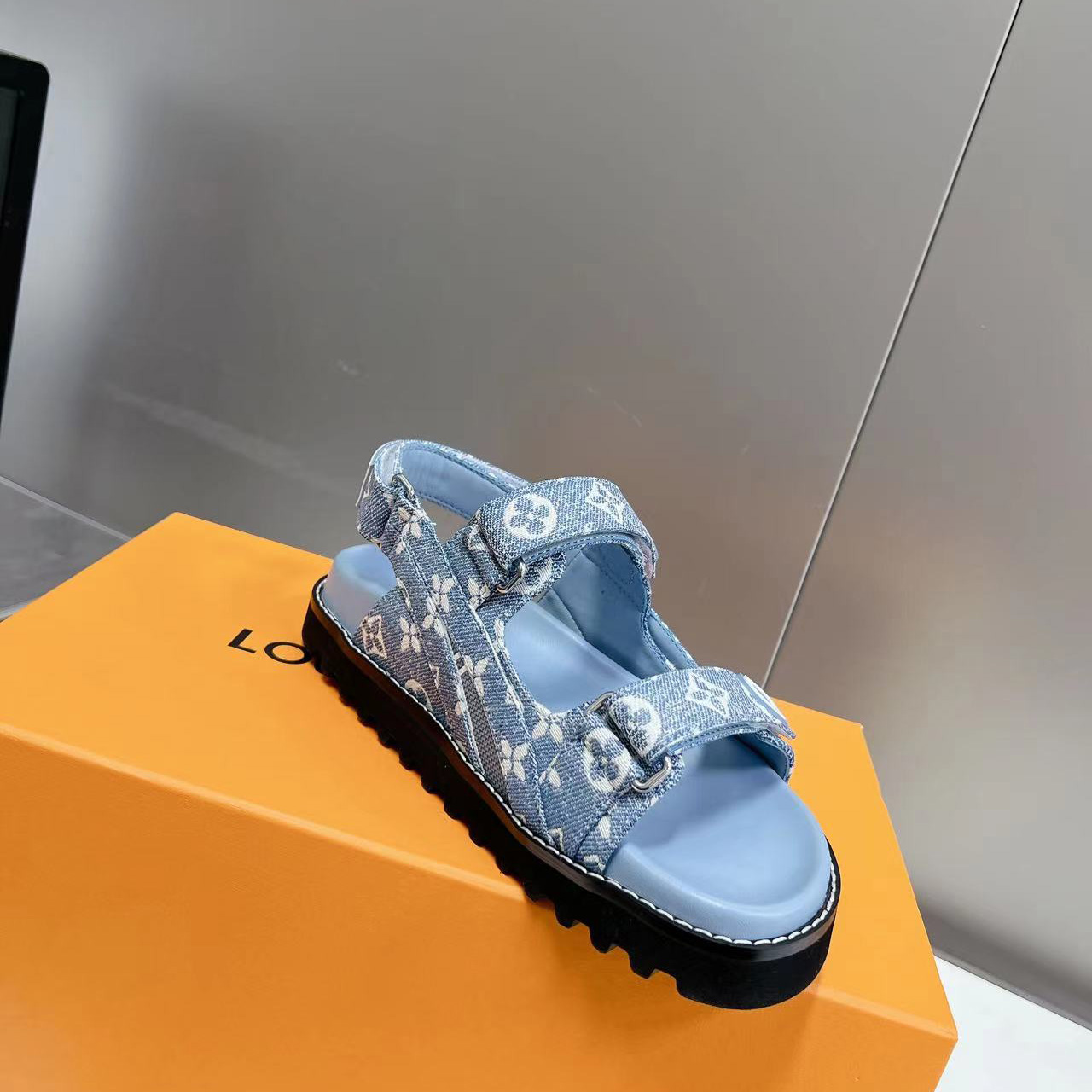 Louis Vuitton Paseo Flat Comfort Sandal    1AB0T8 - DopestKickz