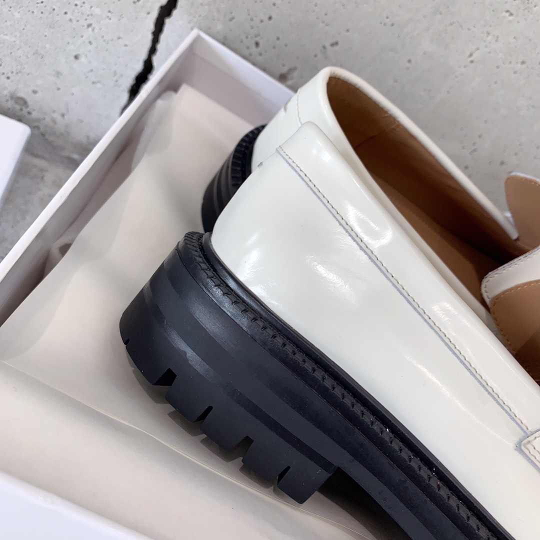 Maison Margiela Tabi Loafers - DopestKickz