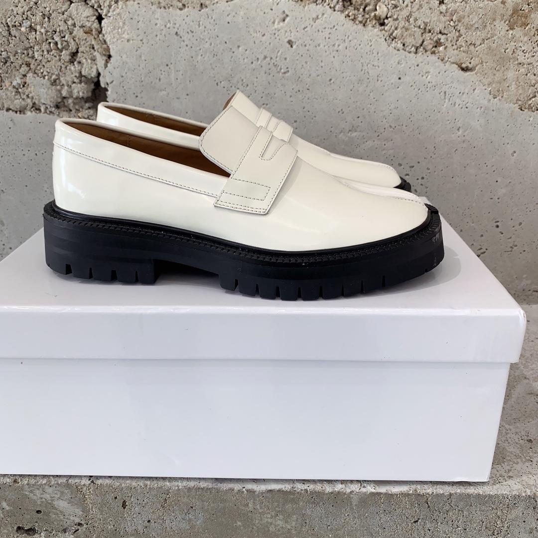 Maison Margiela Tabi Loafers - DopestKickz