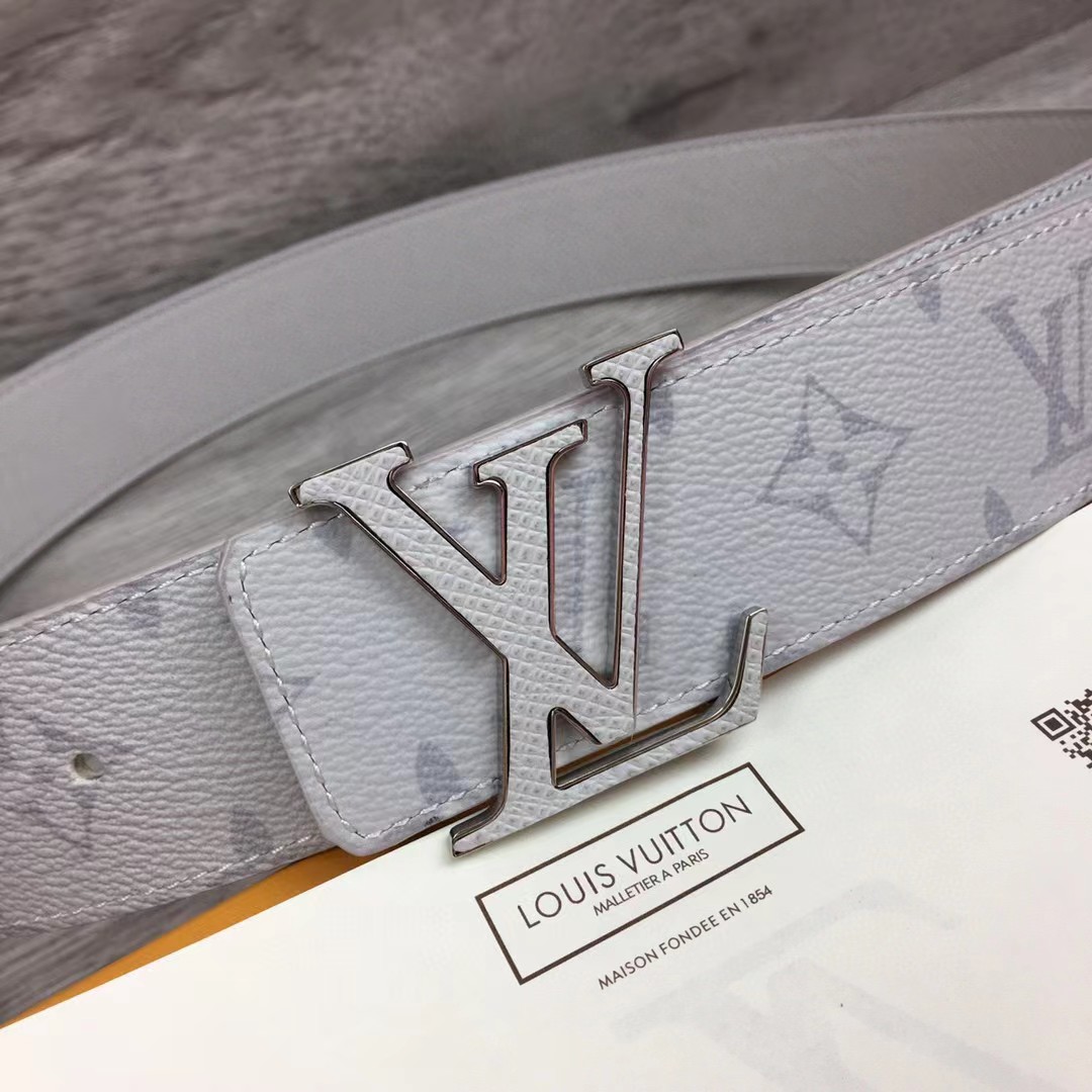 Louis Vuitton LV Initiales 40MM Reversible Belt     M0158V - DopestKickz