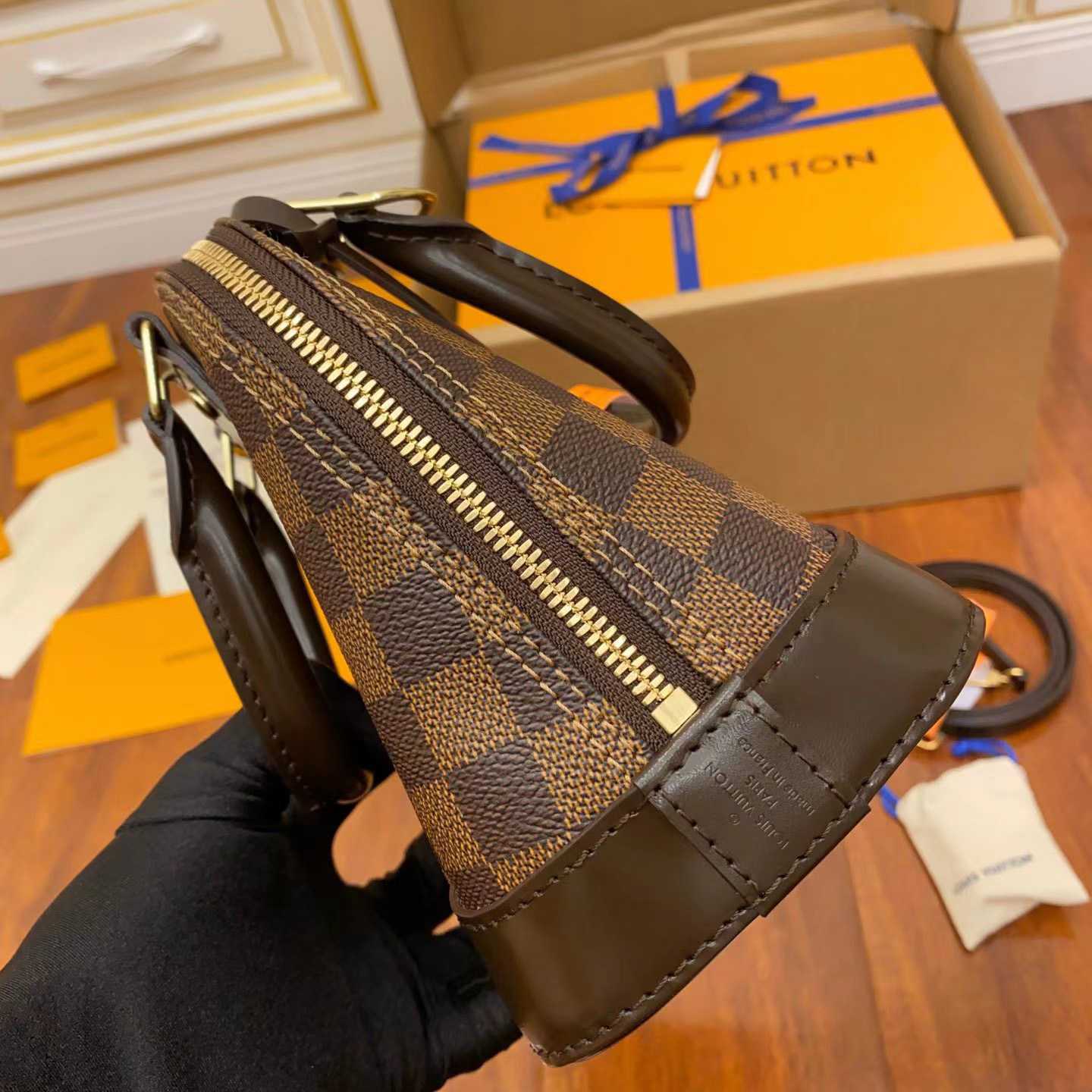 Louis Vuitton Alma BB Handbag (25x19x12CM)   N41221 - DopestKickz