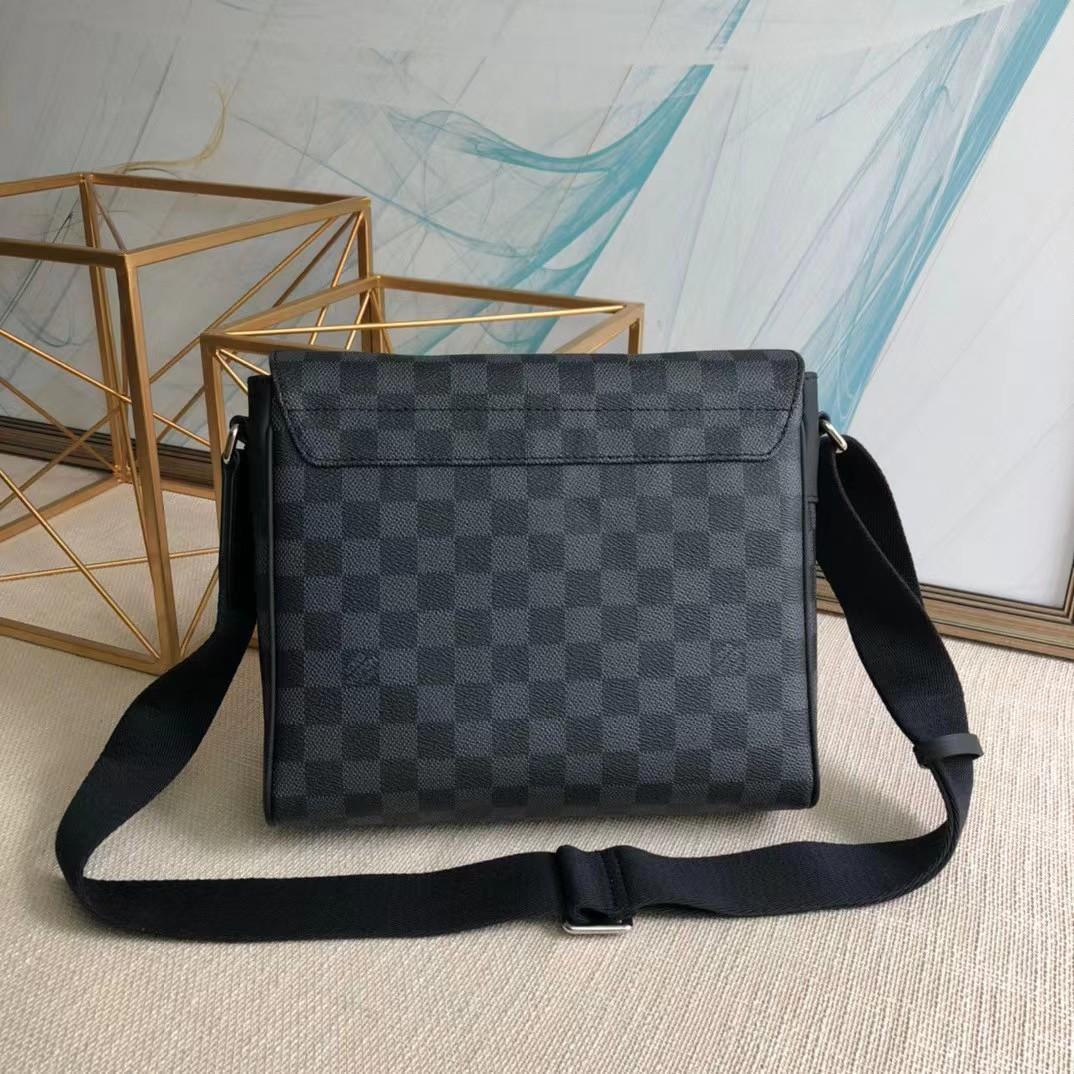Louis Vuitton Mens's Messenger Bag Damier Black(25x22x8CM)  - DopestKickz