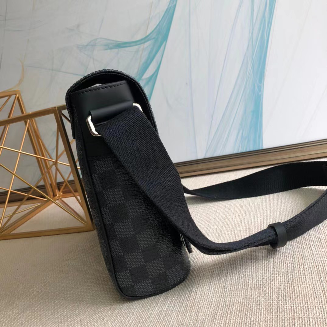 Louis Vuitton Mens's Messenger Bag Damier Black(25x22x8CM)  - DopestKickz