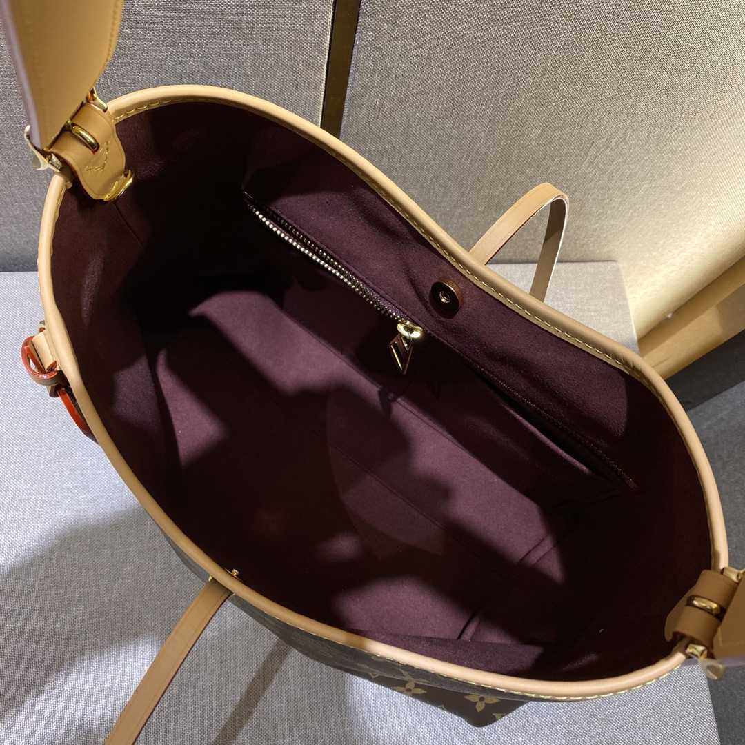 Louis Vuitton CarryAll PM (29-24-12cmCM)   M46203 - DopestKickz