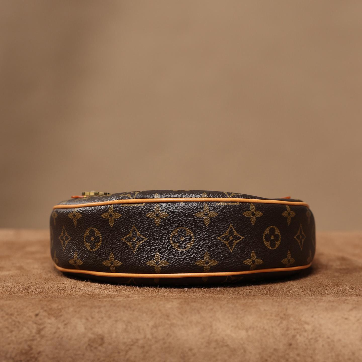 Louis Vuitton Loop  (23-13-6cm) M81098 - DopestKickz