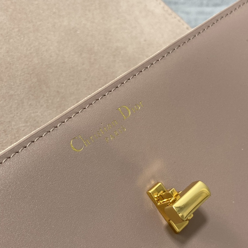 Dior 30 Montaigne Avenue Bag - DopestKickz