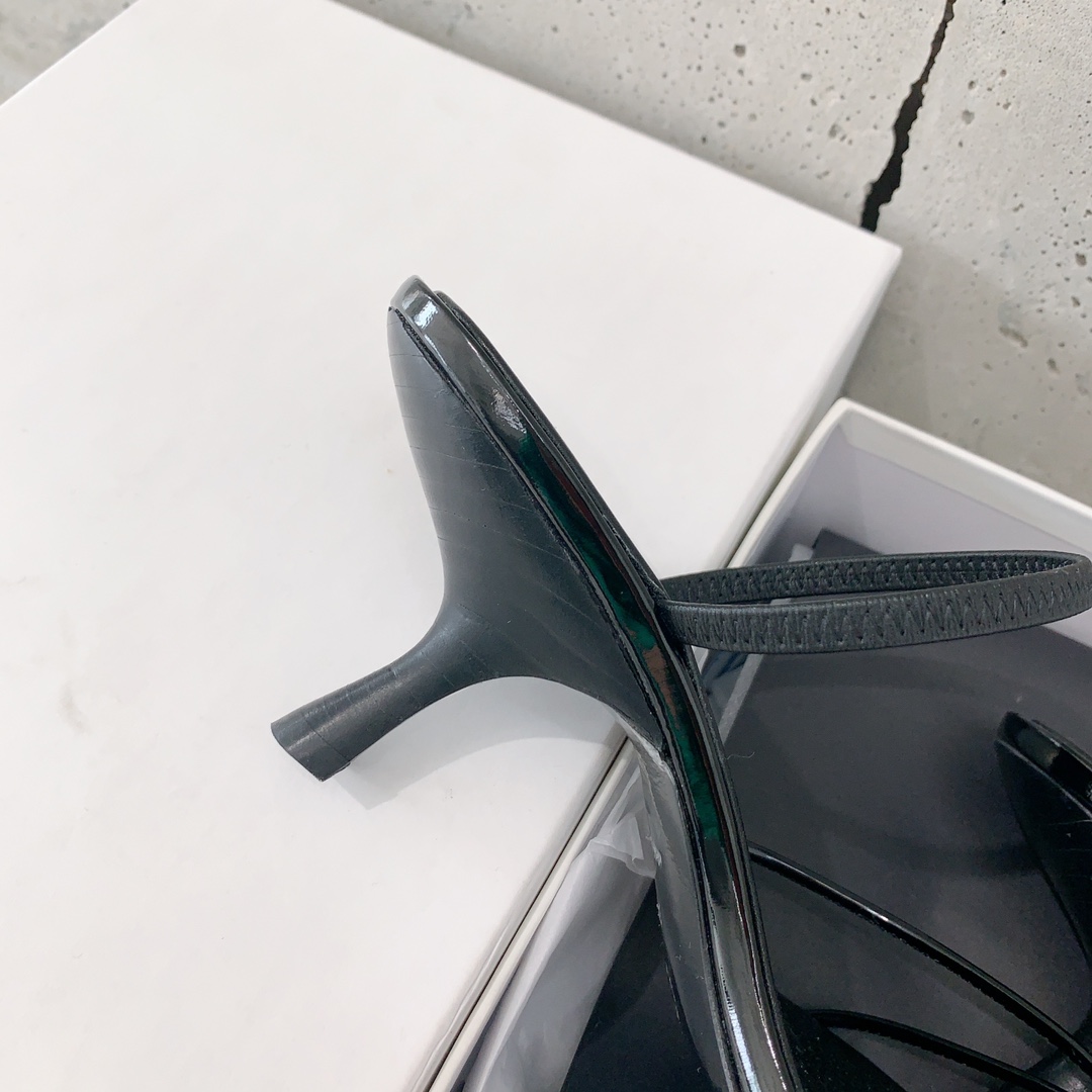 The Row Rai Sandal Leather - DopestKickz