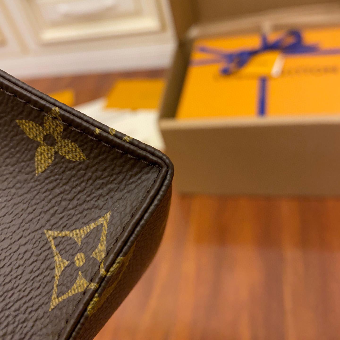 Louis Vuitton Toiletry Pouch (25x20x5.5CM)     M47542 - DopestKickz