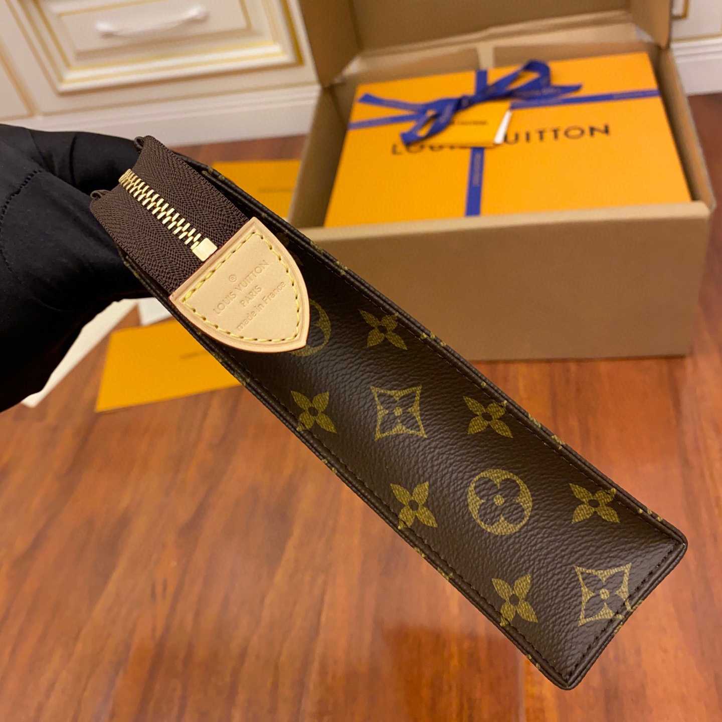 Louis Vuitton Toiletry Pouch (25x20x5.5CM)     M47542 - DopestKickz