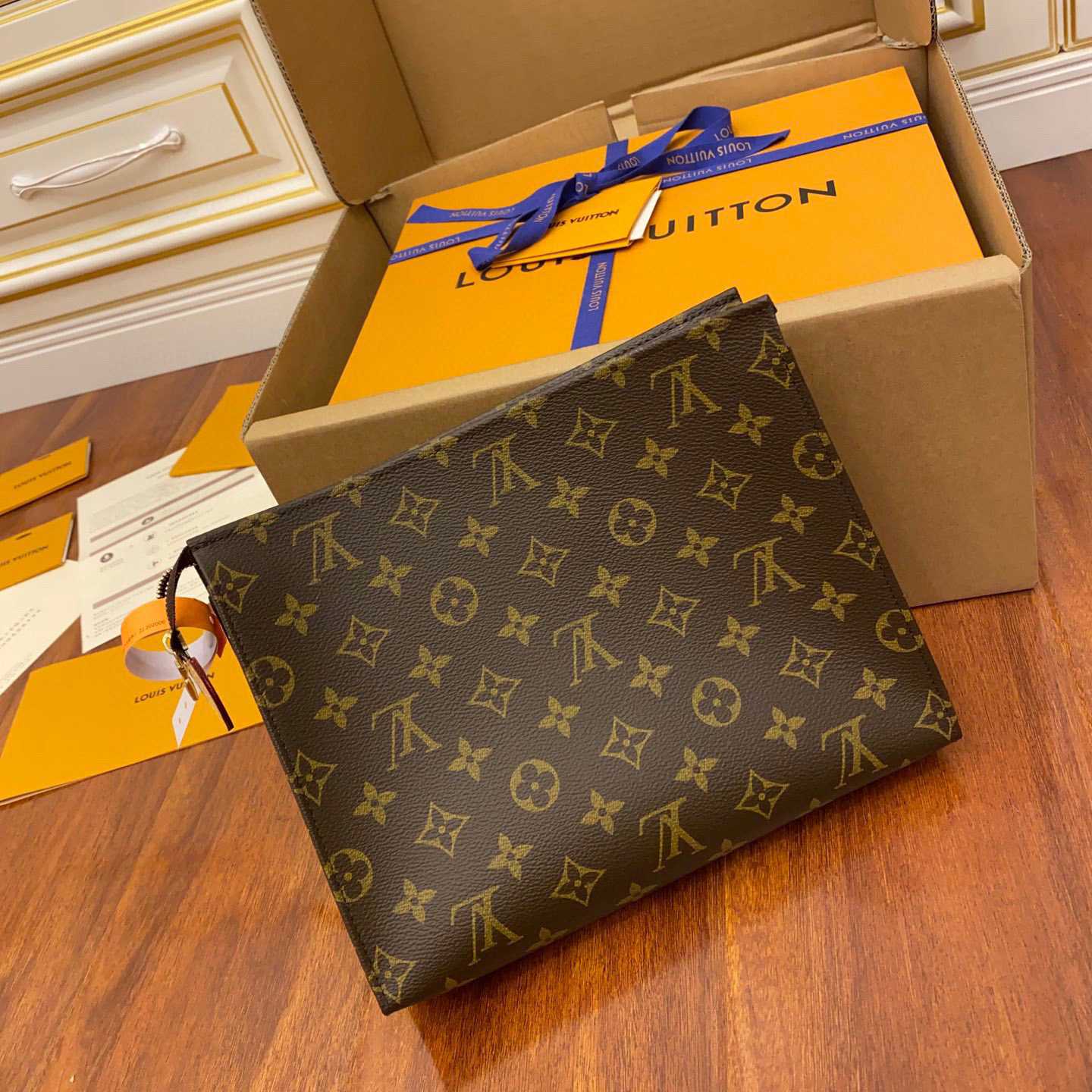 Louis Vuitton Toiletry Pouch (25x20x5.5CM)     M47542 - DopestKickz