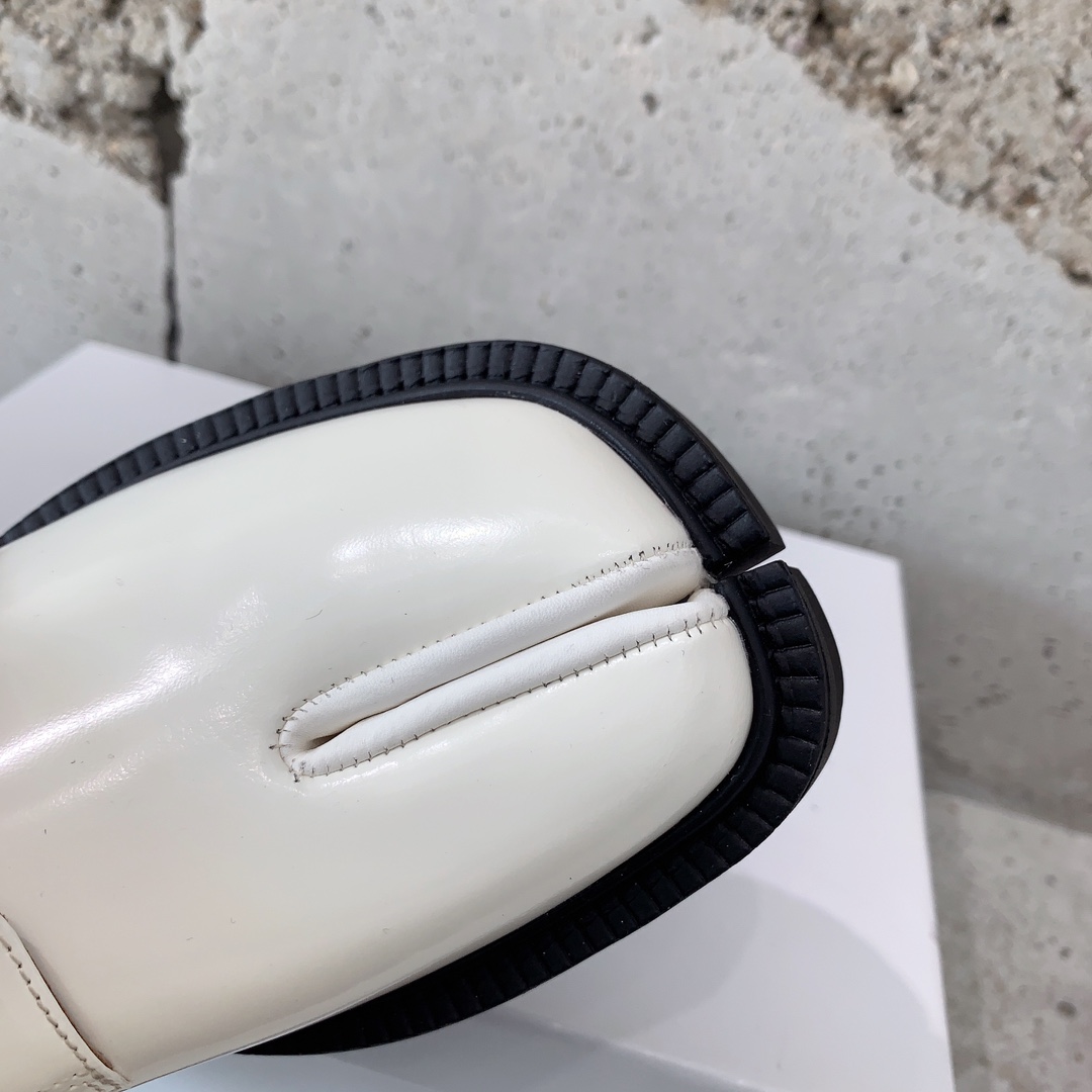 Maison Margiela Tabi Lace-Ups Loafers - DopestKickz