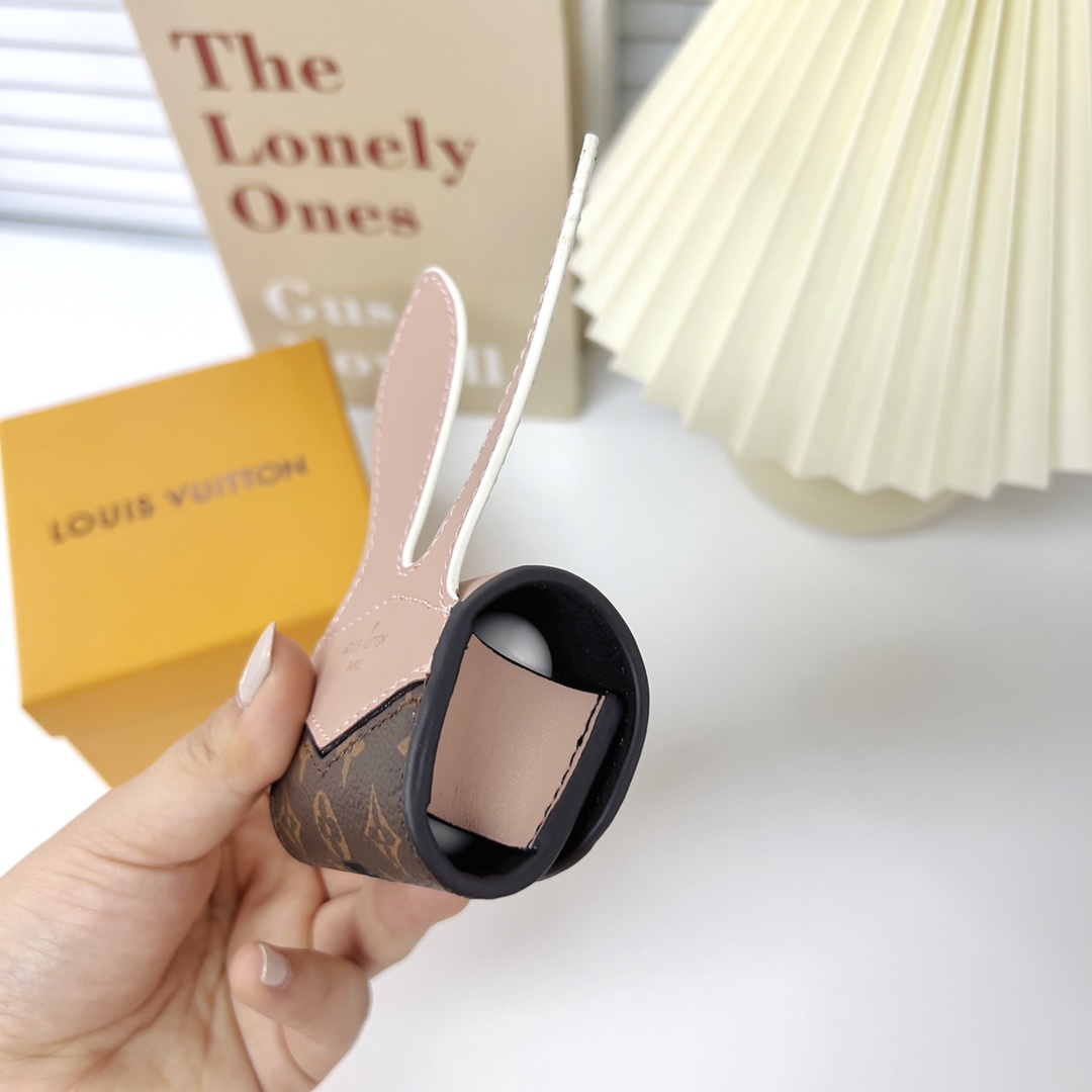 Louis Vuitton Rabbit Earpods Case    GI0863 - DopestKickz