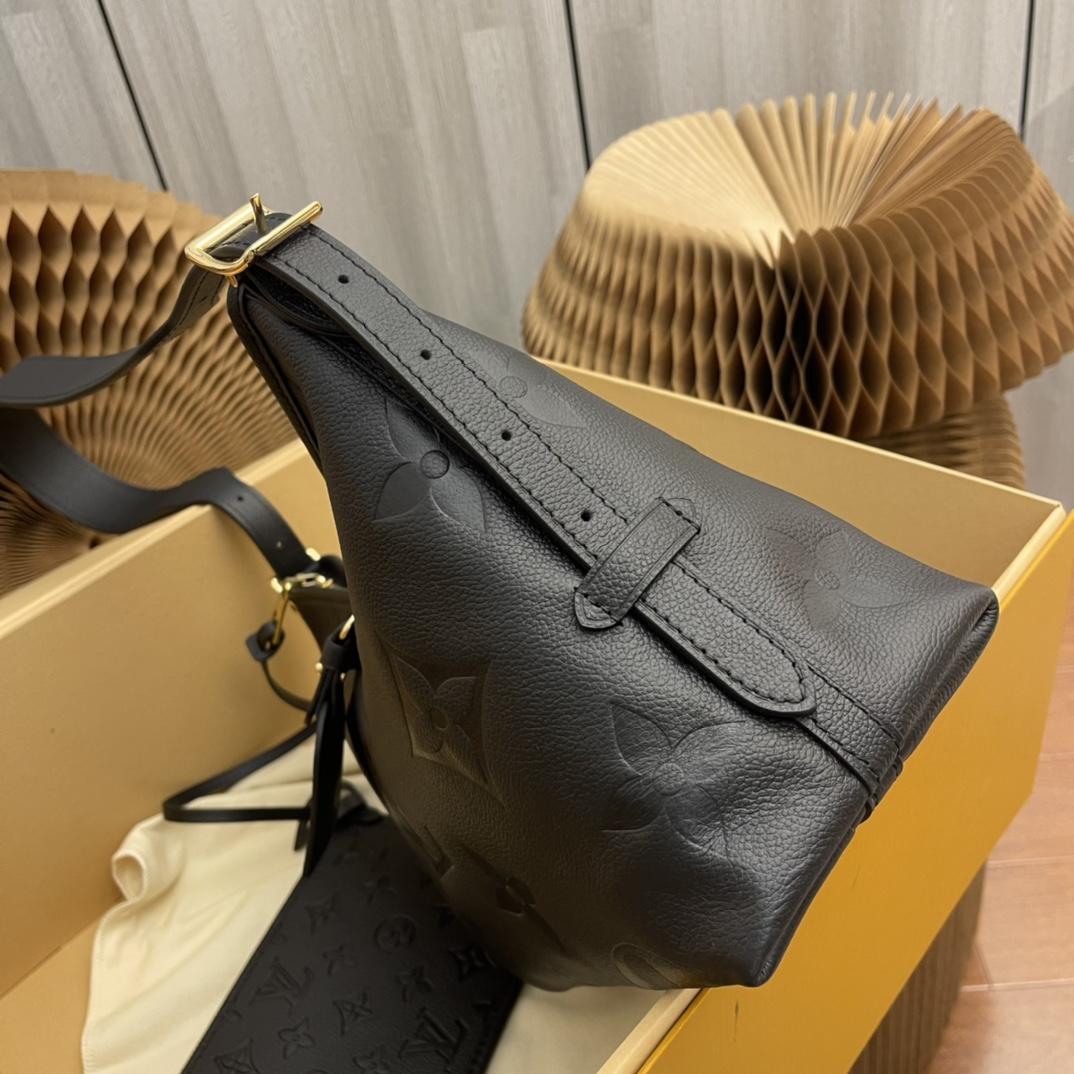Louis Vuitton CarryAll PM            M46288 - DopestKickz