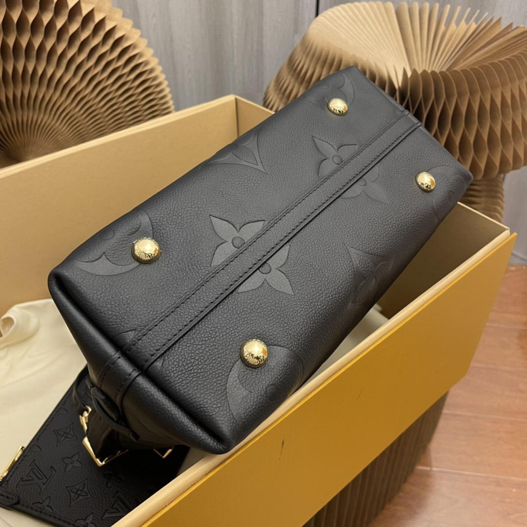 Louis Vuitton CarryAll PM            M46288 - DopestKickz