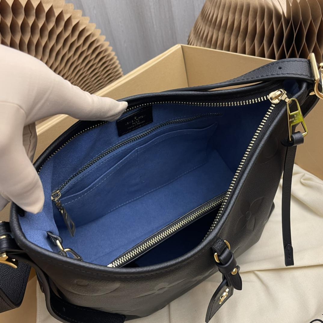 Louis Vuitton CarryAll PM            M46288 - DopestKickz