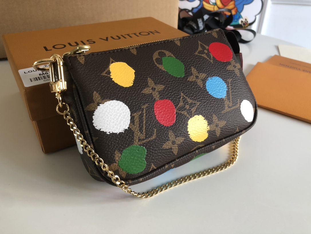Louis Vuitton LV x YK Mini Pochette Accessoires(14 x 9 x 2cm)        M81866 - DopestKickz