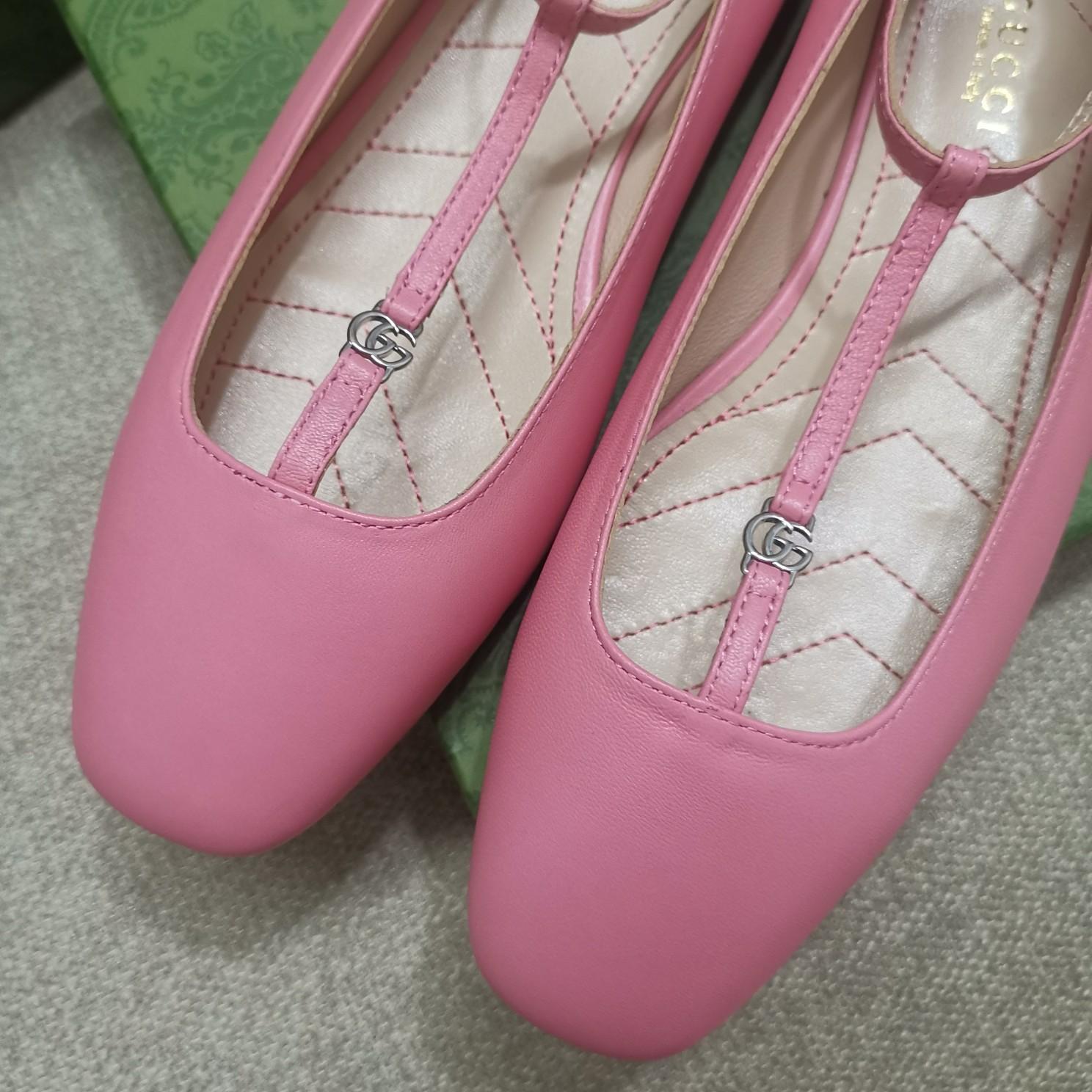 Gucci Women's Ballet Flat With Double G - DopestKickz