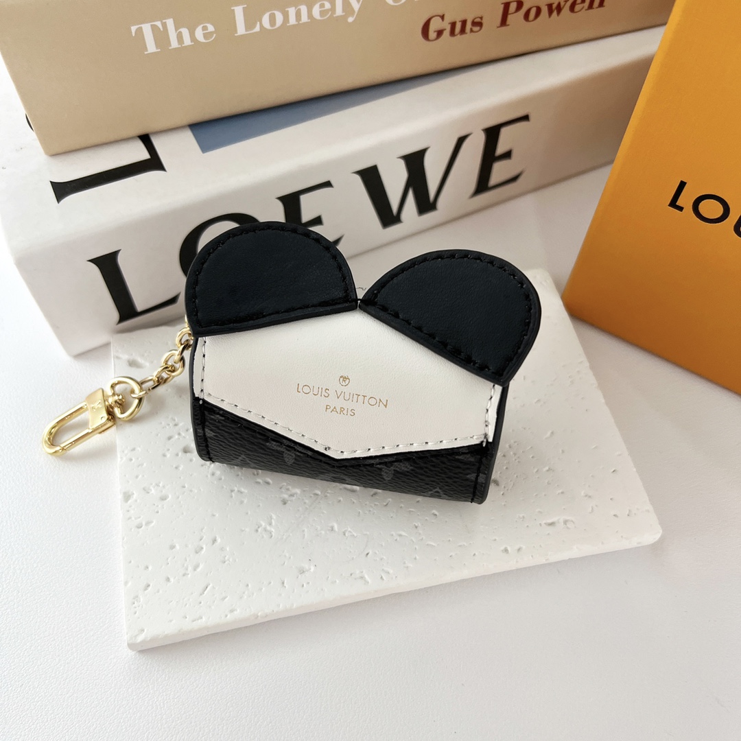 Louis Vuitton Panda Earpods Case    GI0861 - DopestKickz