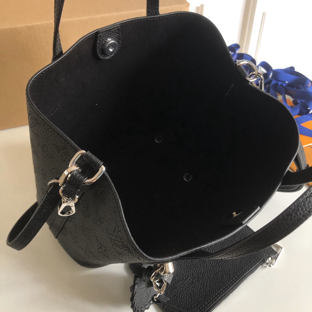 Louis Vuitton Blossom PM   M21848 - DopestKickz