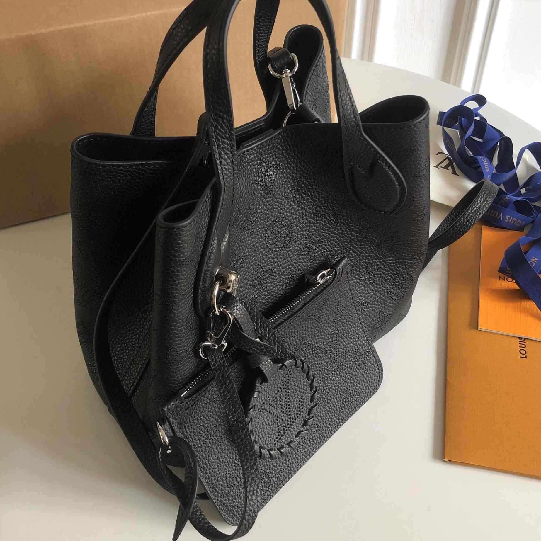 Louis Vuitton Blossom PM   M21848 - DopestKickz