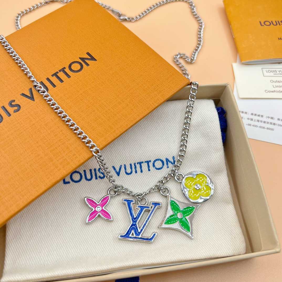 Louis Vuitton LV Instinct Necklace     M01125 - DopestKickz