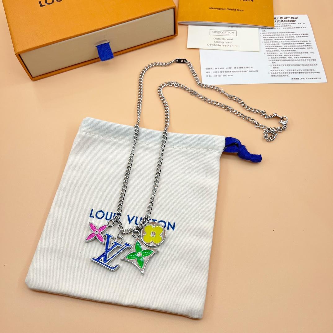 Louis Vuitton LV Instinct Necklace     M01125 - DopestKickz