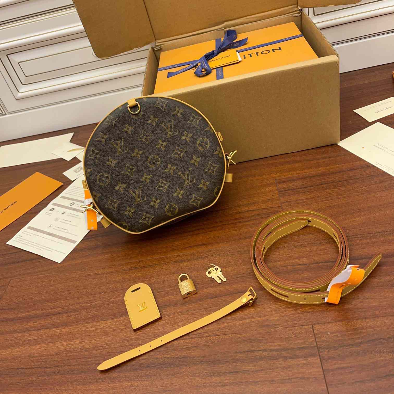 Louis Vuitton Boite Chapeau Souple MM   M45647 - DopestKickz