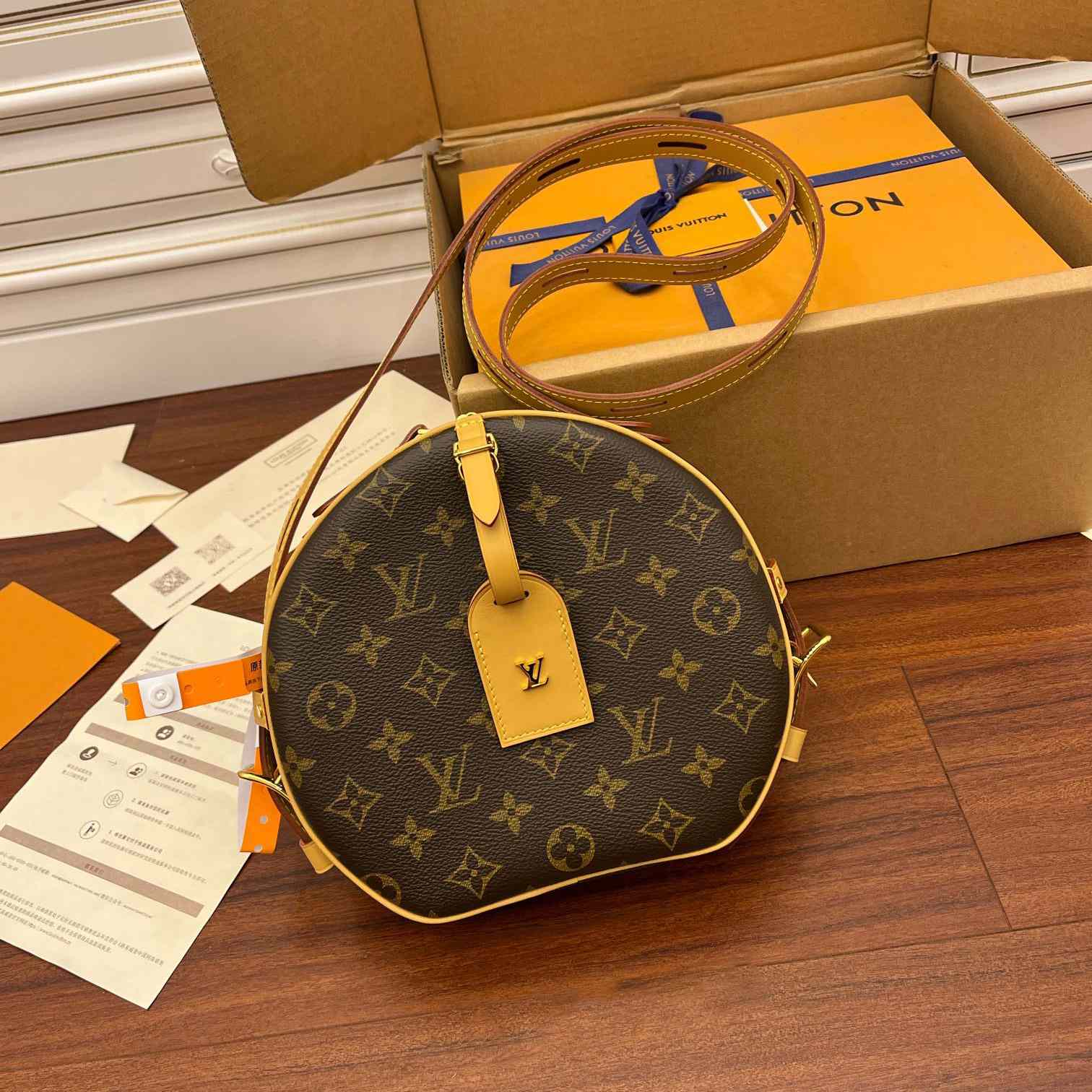 Louis Vuitton Boite Chapeau Souple MM   M45647 - DopestKickz