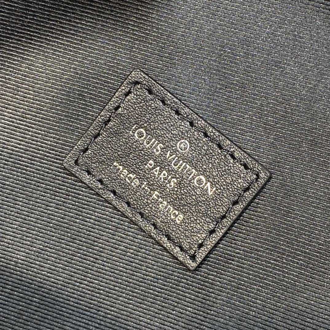 Louis Vuitton Discovery Backpack   M45218 - DopestKickz