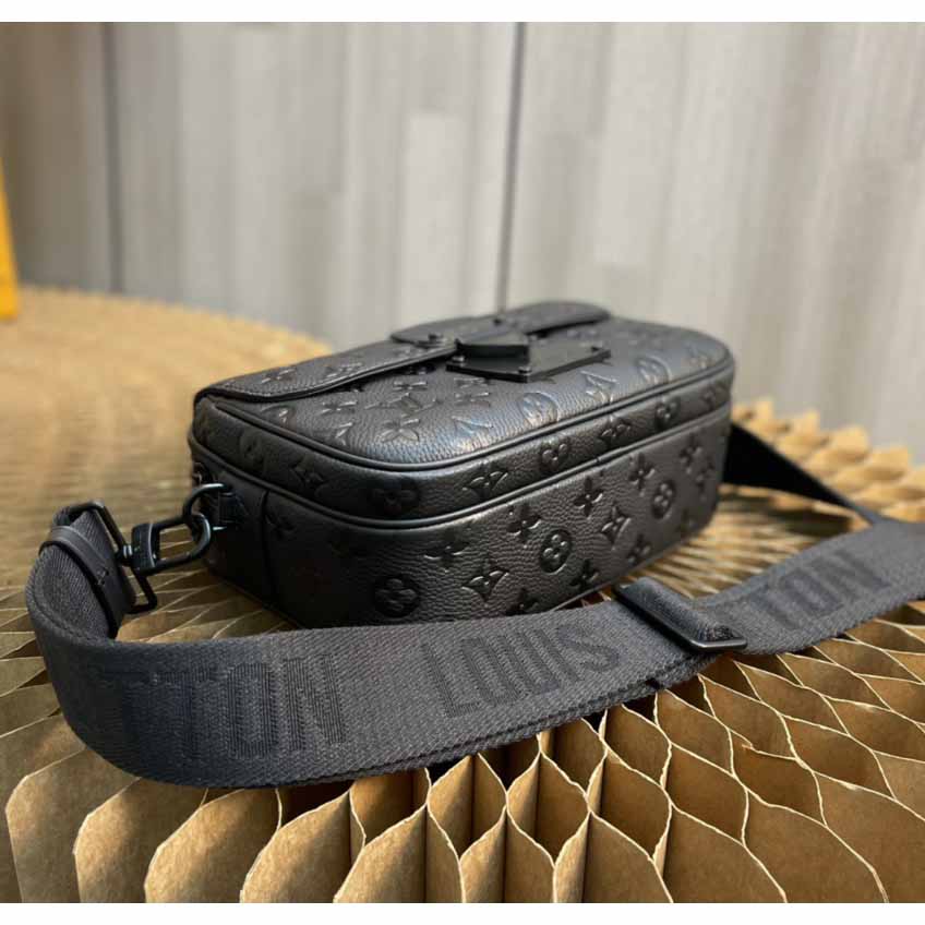 Louis VuittonS Lock Messenger   (22 x 18 x 8cm)   M58489 - DopestKickz