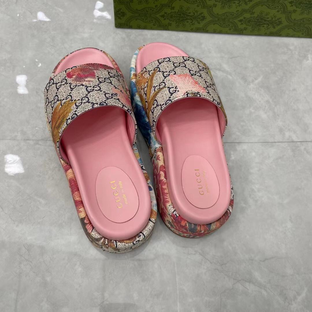Gucci Online Exclusive Women's Flora Sandal - DopestKickz