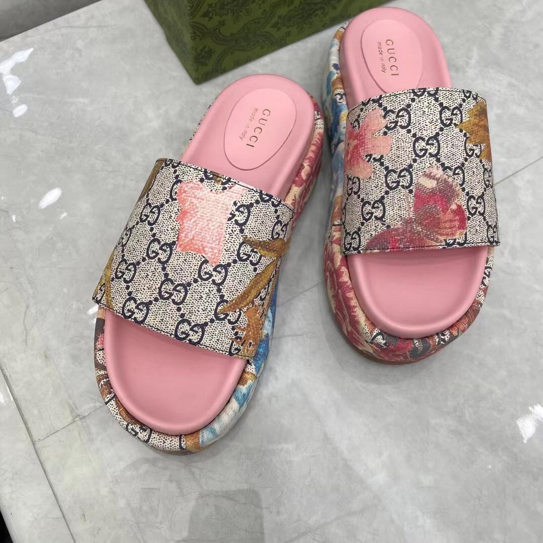 Gucci Online Exclusive Women's Flora Sandal - DopestKickz