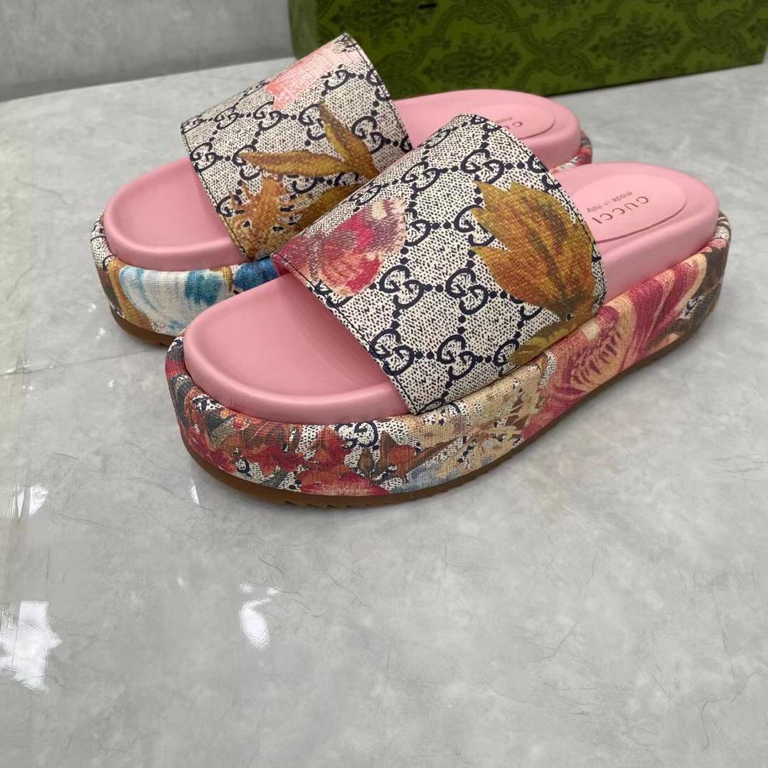 Gucci Online Exclusive Women's Flora Sandal - DopestKickz