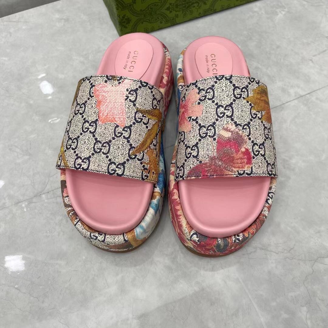 Gucci Online Exclusive Women's Flora Sandal - DopestKickz
