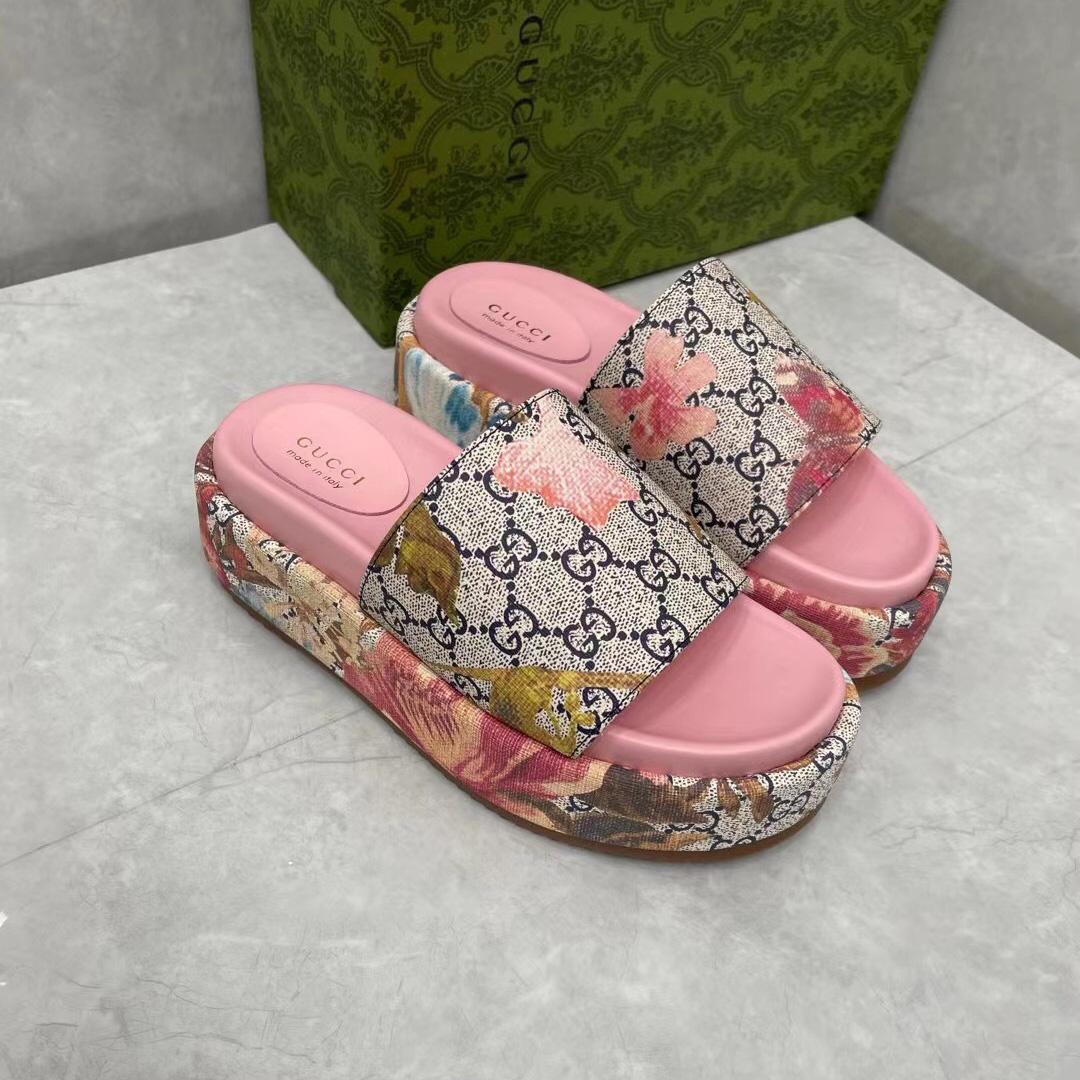 Gucci Online Exclusive Women's Flora Sandal - DopestKickz