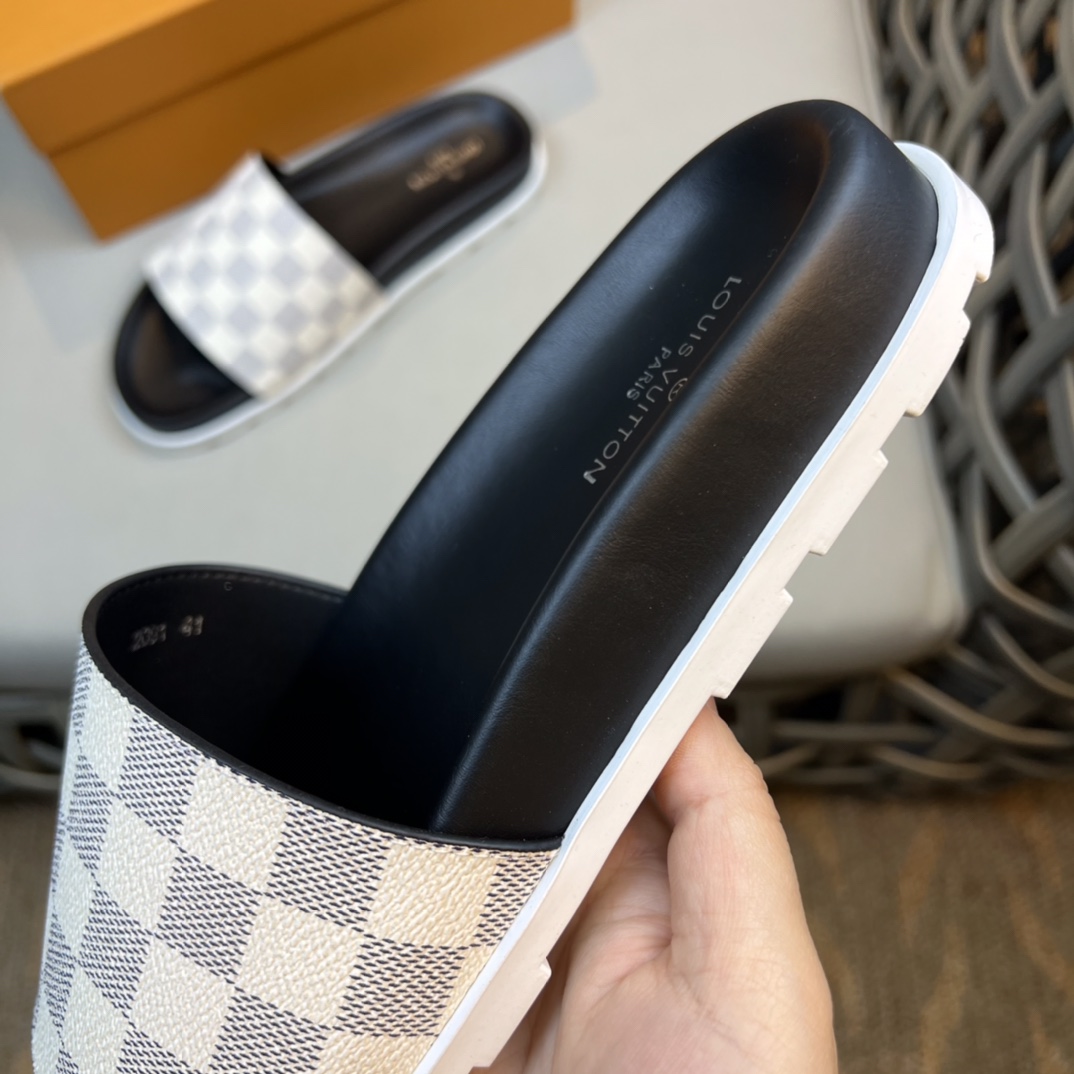 Louis Vuitton Sandals - DopestKickz