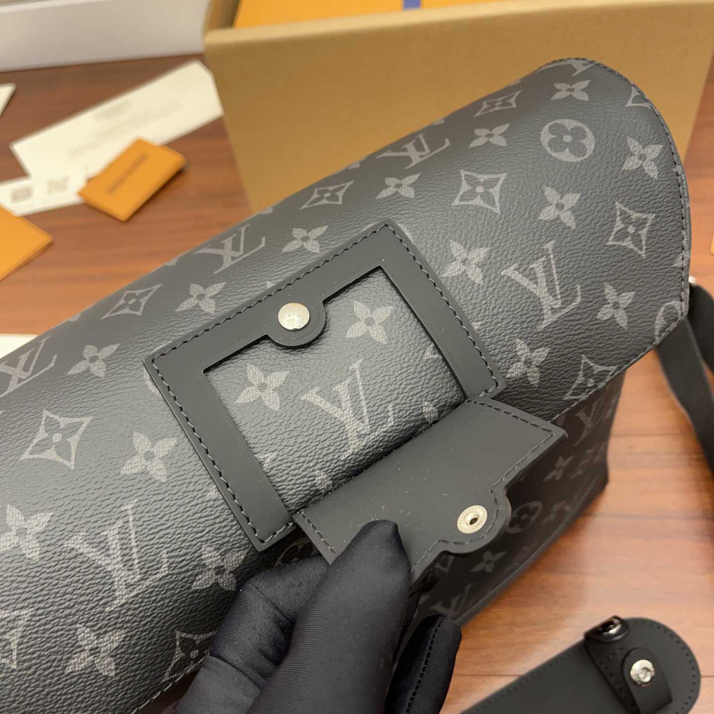 Louis Vuitton Messenger PM Voyager(33x22.5x11cm)     M40511 - DopestKickz