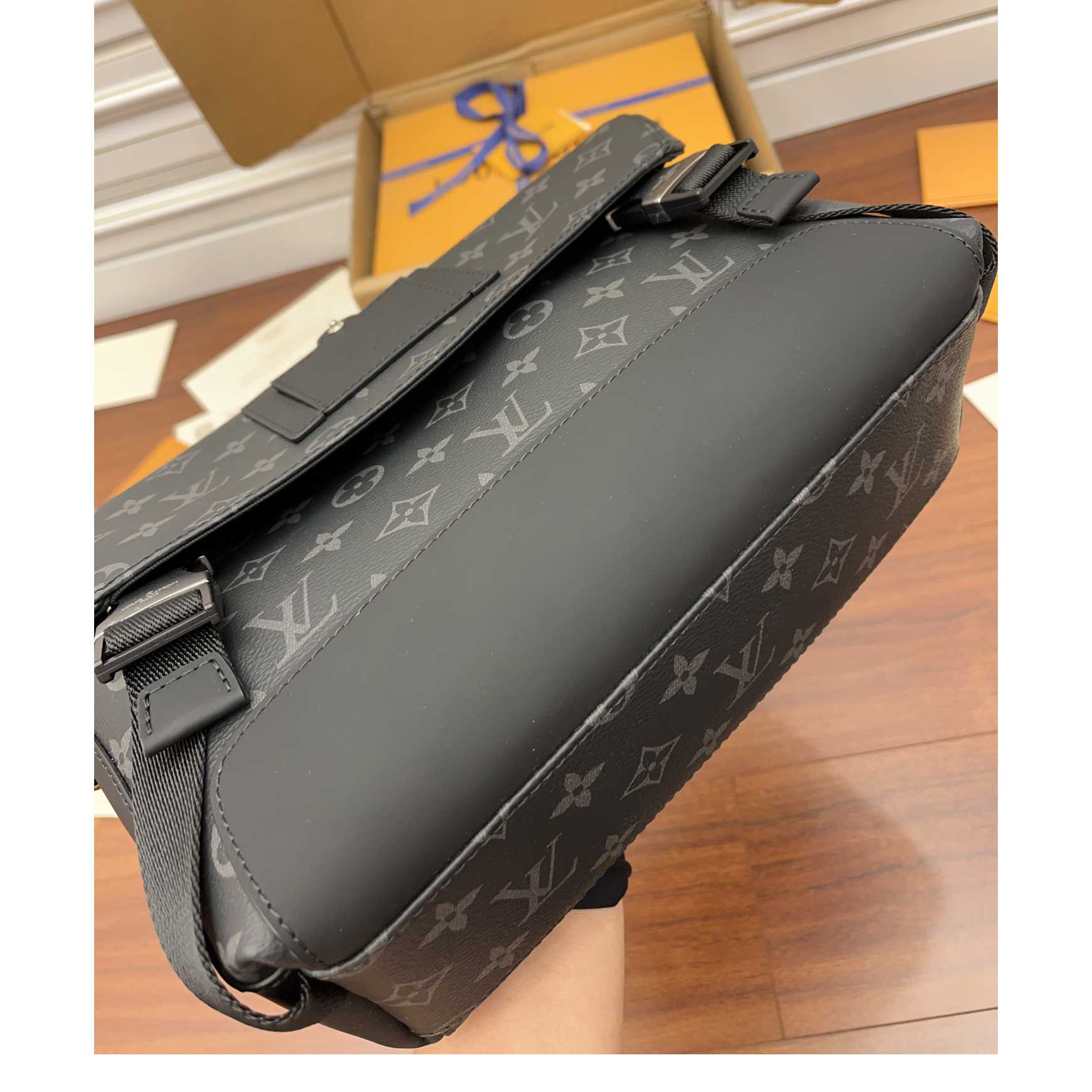 Louis Vuitton Messenger PM Voyager(33x22.5x11cm)     M40511 - DopestKickz