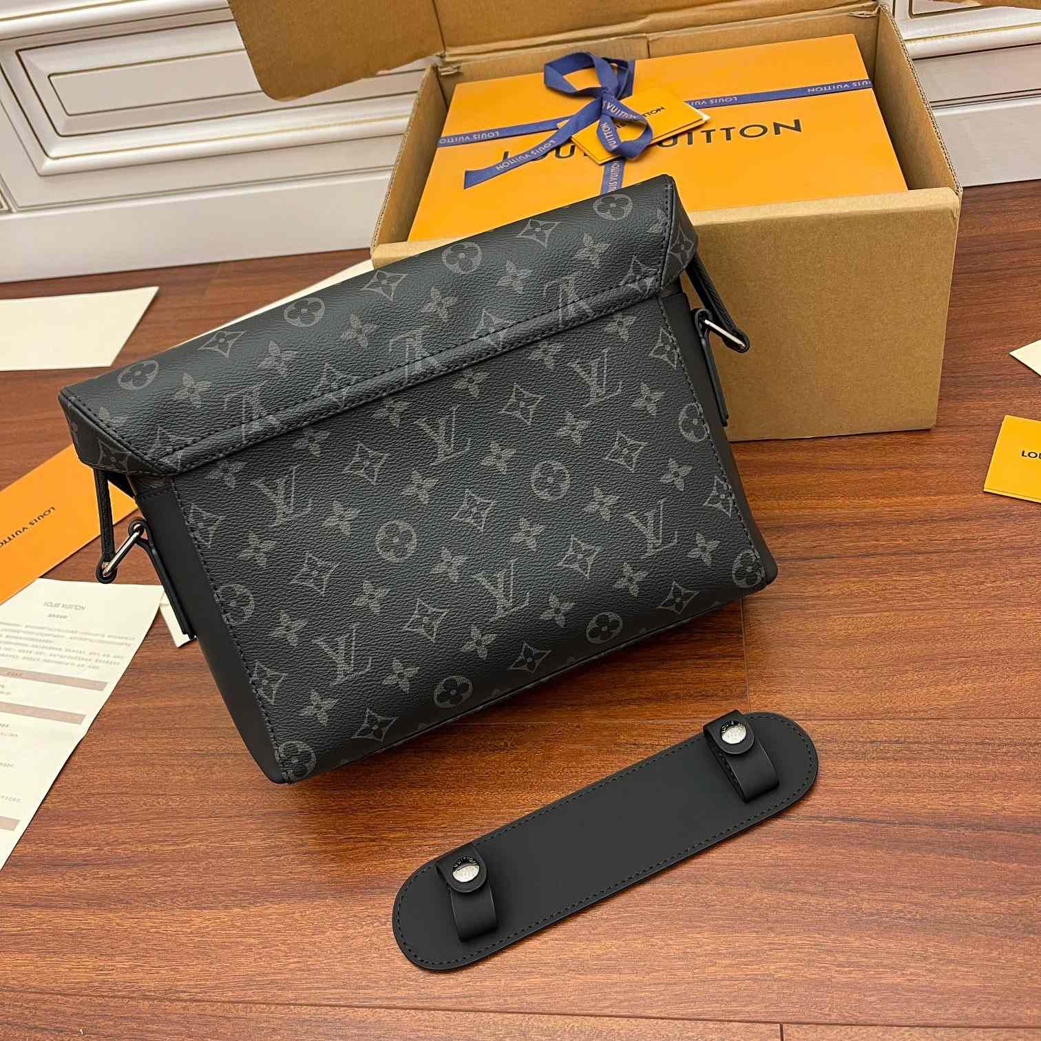 Louis Vuitton Messenger PM Voyager(33x22.5x11cm)     M40511 - DopestKickz