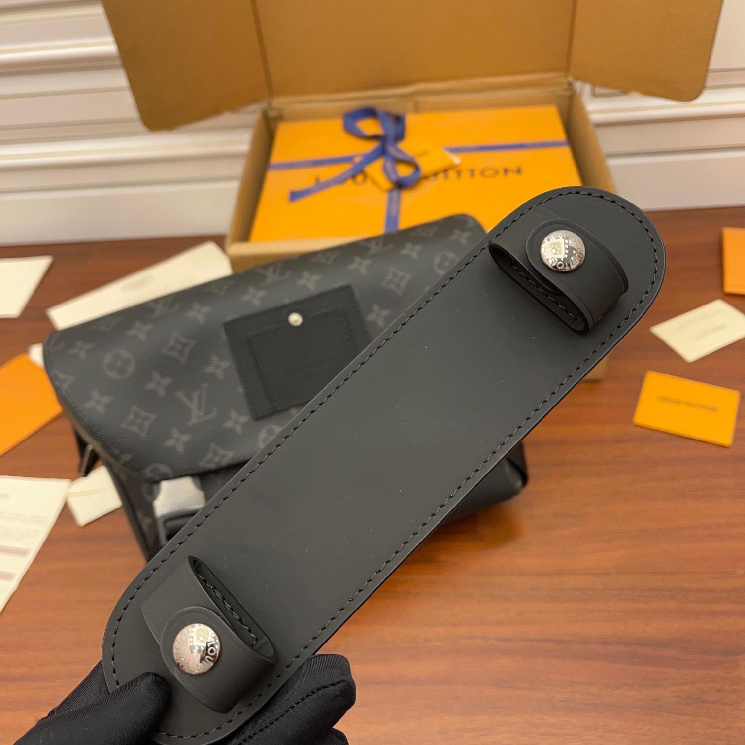 Louis Vuitton Messenger PM Voyager(33x22.5x11cm)     M40511 - DopestKickz