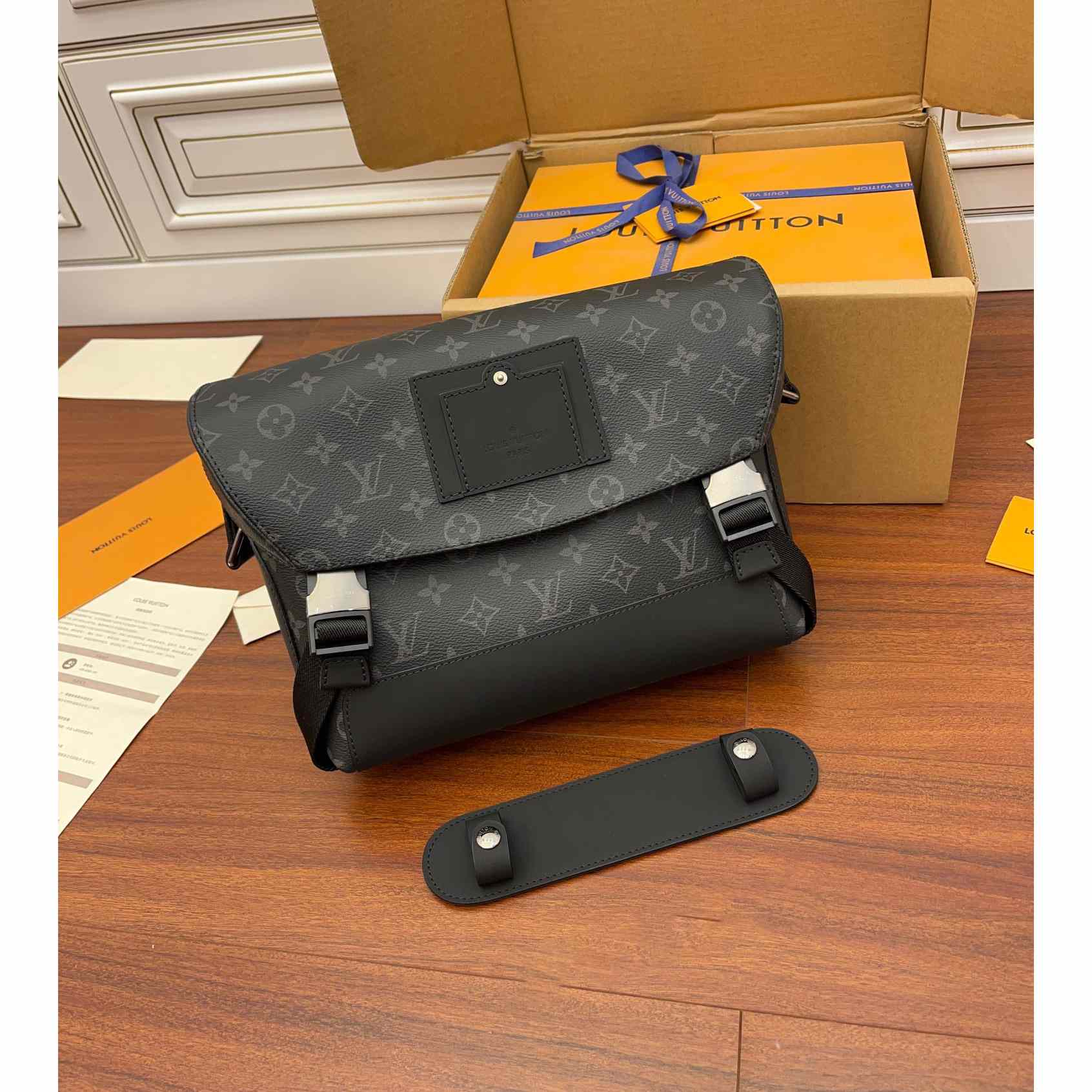 Louis Vuitton Messenger PM Voyager(33x22.5x11cm)     M40511 - DopestKickz