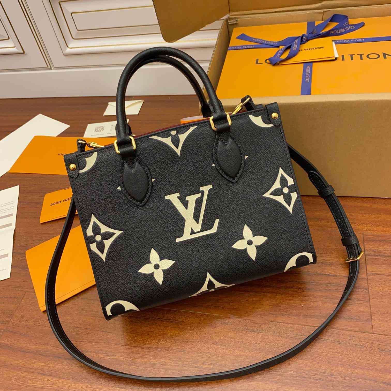 Louis Vuitton OnTheGo PM     M45659 - DopestKickz