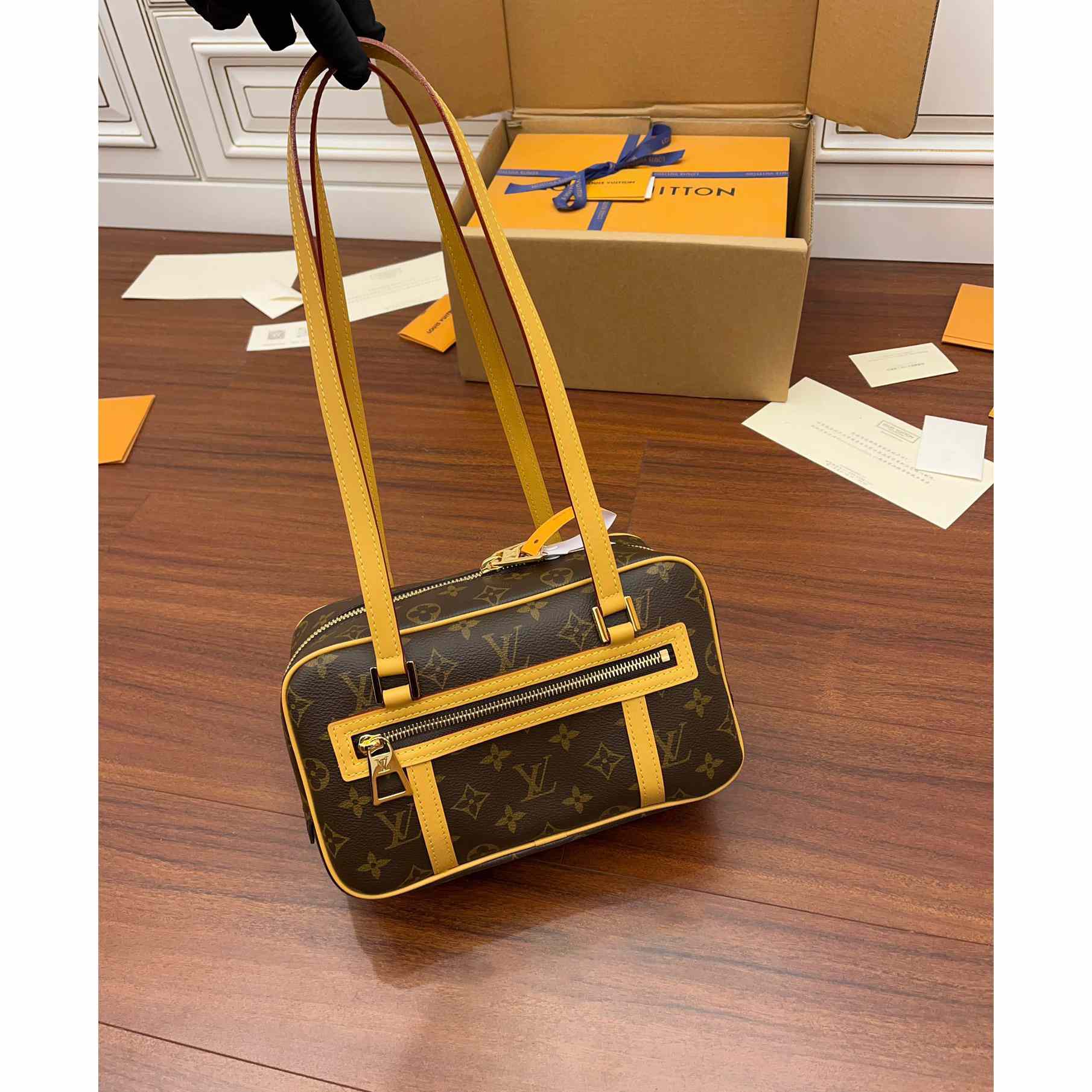 Louis Vuitton Cité    M46321 - DopestKickz