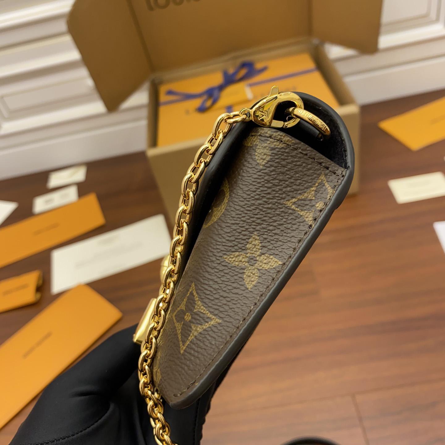 Louis Vuitton Padlock On Strap   M80559 - DopestKickz