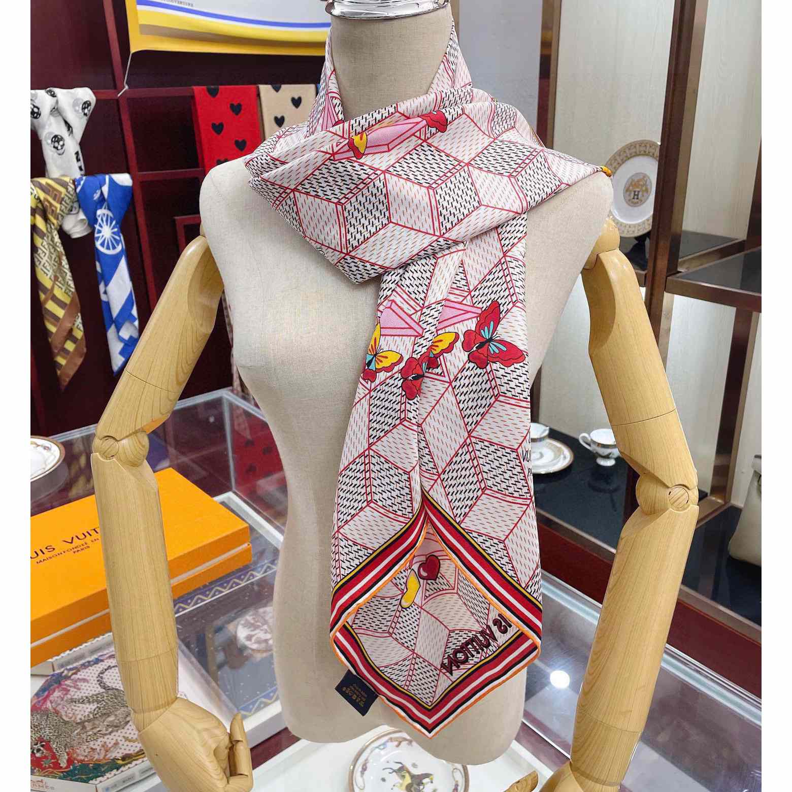 Louis Vuitton Damier Pop Up Square     M77668 - DopestKickz