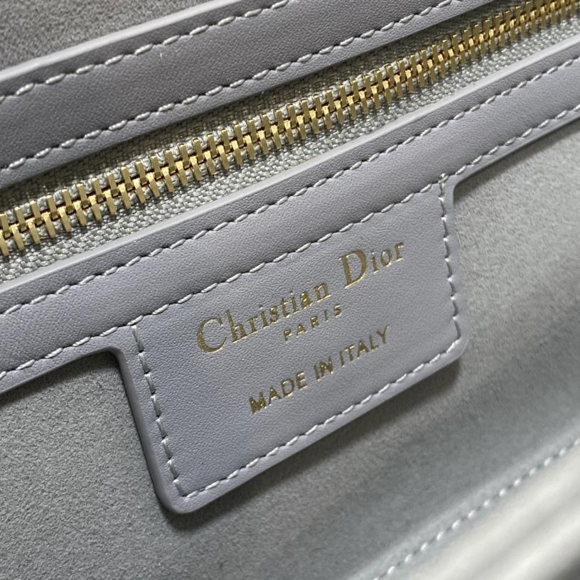 Dior 30 Montaigne Avenue Bag - DopestKickz