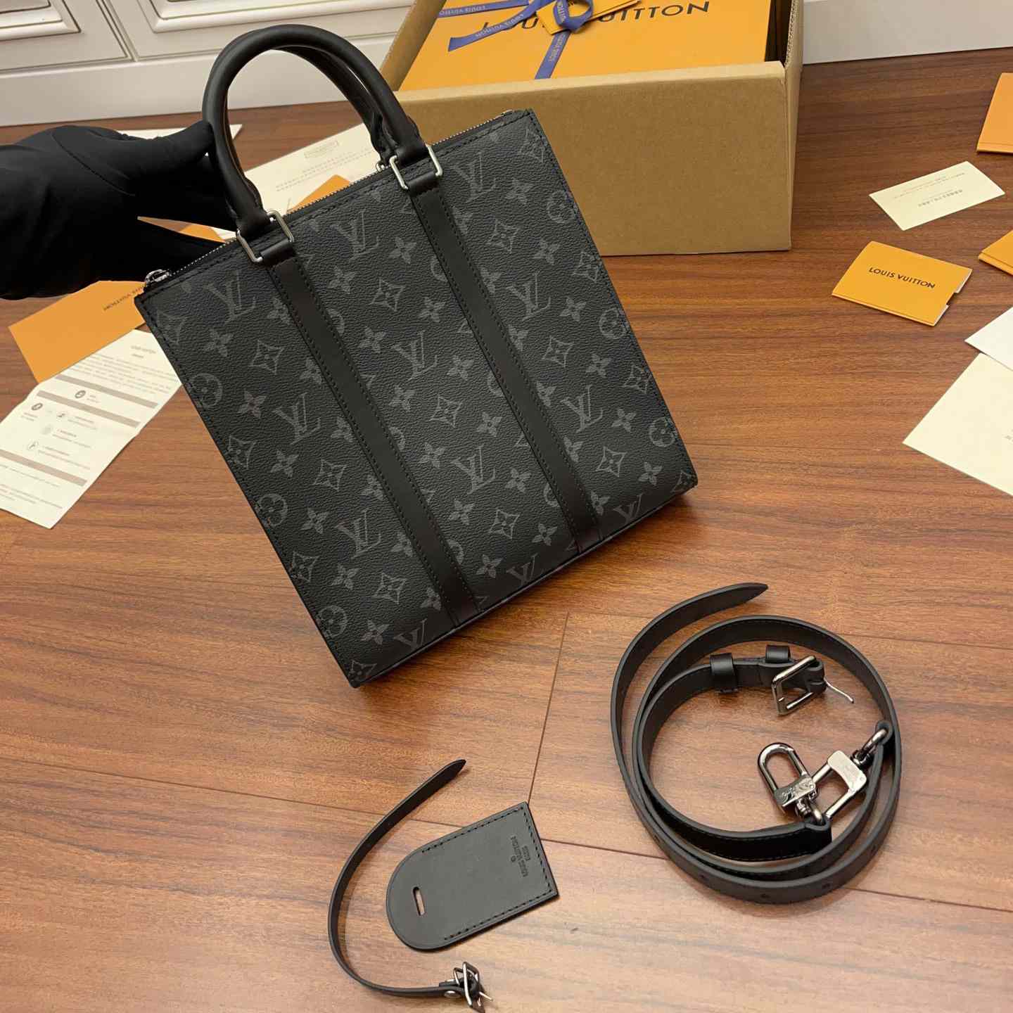 Louis Vuitton Sac Plat Cross Bag (26x28.5x6CM)   M46098 - DopestKickz