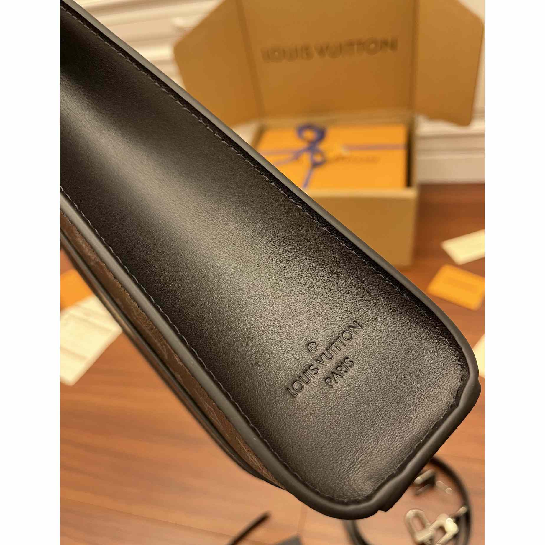 Louis Vuitton Sac Plat Cross Bag (26x28.5x6CM)   M46098 - DopestKickz